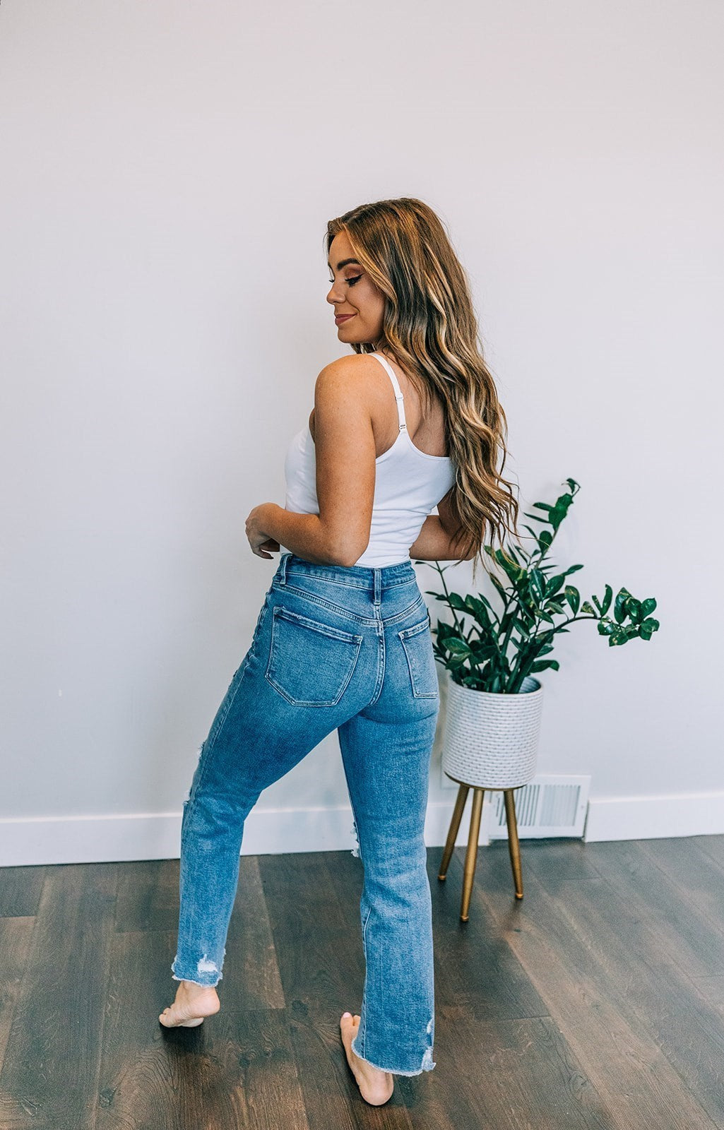 Vervet Distressed Straight Leg Denimm